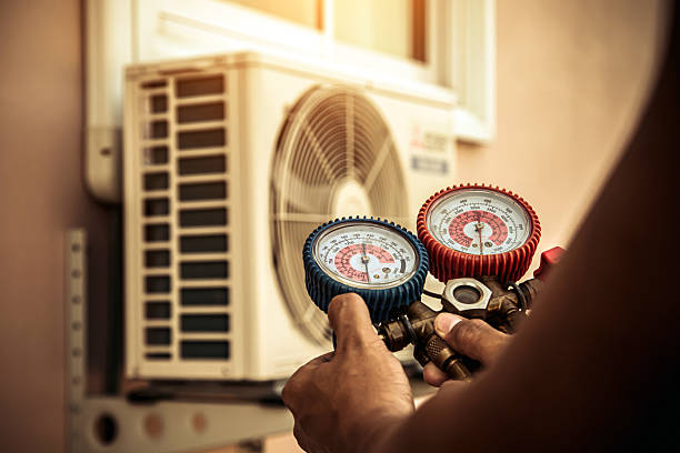 Professional Hvac technician working in Dora, NM